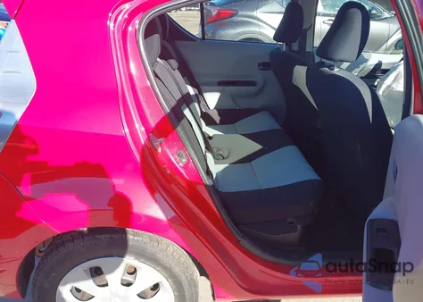 2013 Toyota Prius C Two z USA, uszkodzony, nr VIN JTDKDTB32D1536020